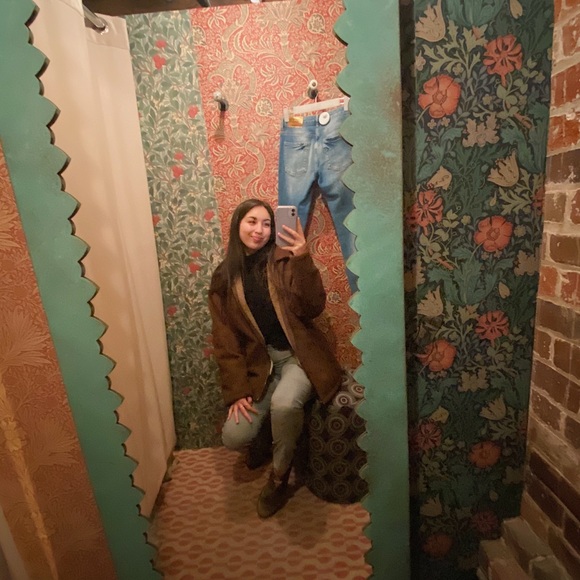 Meet your Posher, Mackenzie - Picture 1 of 1